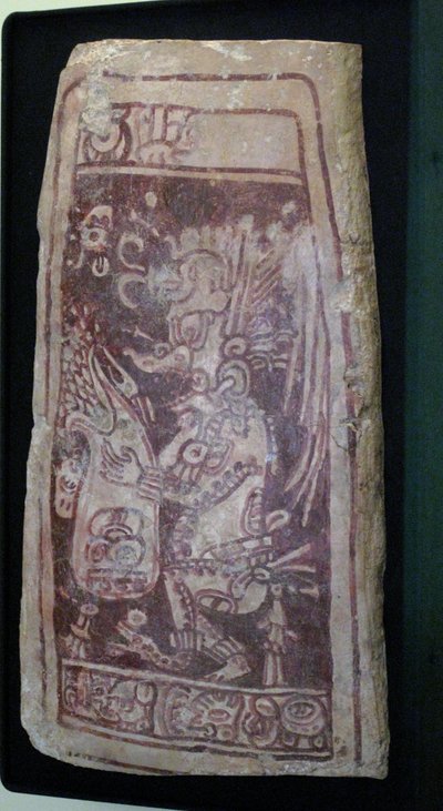 Hvelvdeksel med maleri av guden K"Awiil og hieroglyftekst, Chenes-området, Yucatan, sen klassisk periode, 600-900 e.Kr. av Mayan