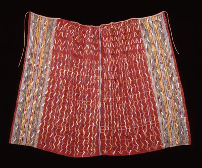Cofradia-kappe, muligens for en helgenskikkelse, ca. 1920-1940 (bomull; glattvev med varpstriper med varpstriper og varp-ikat og supplerende veftmønster) av Mayan Mayan