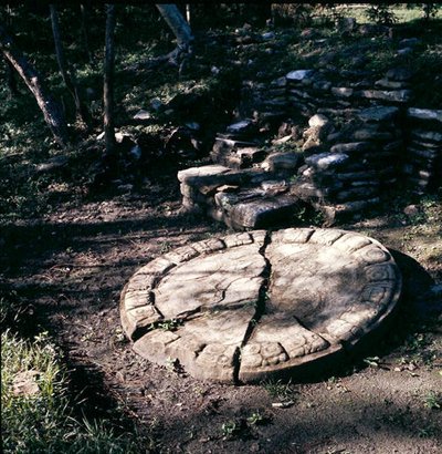 Markering på ballbanen, sen klassisk periode (600–900 e.Kr.) (stein) av Mayan Mayan