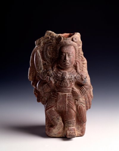 Antropomorf leirestatuett som representerer en gudinne assosiert med maisen har funksjonen som fløyte. fra Alta Verapaz, Guatemala. Dim. 23,5 x 14,5 cm Guatemala by, Arc National Museum av Mayan Mayan