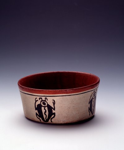 Precolombiansk kunst, Maya-sivilisasjon, klassisk periode: skjæring av polykrom leiredekor av svarte koleoptere. Fra Peten, Guatemala Sun. h. 5,8 x diam. 12,6 cm Guatemala, Museo Nazionale di Archeologia e Etnologia - førkolumbiansk kunst, Maya Civilizatio av Mayan Mayan