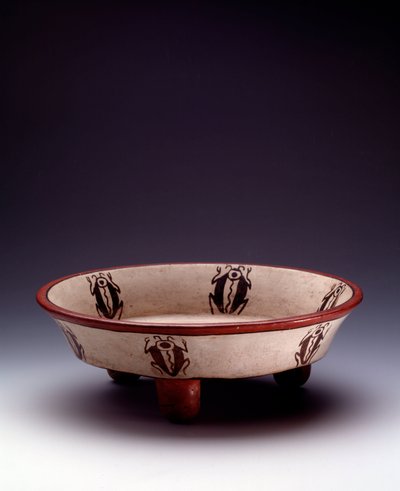 Precolombiansk kunst, Maya sivilisasjon, sen klassisk periode: stativ polykrom leirskål dekorert med coleoptere. Fra Peten, Guatemala. Sol. h. 8,7 x diam. 27,5 cm Guatemala, Museo Nazionale di Archeologia e Etnologia - førkolumbiansk kunst, Maya Civiliza av Mayan Mayan