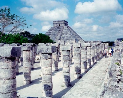 Før colombiansk sivilisasjon: utsikt over stedet til Chichen Itza i Yucatan-regionen. Maya sivilisasjon, klassisk periode og Maya renessanse, 750-1200 e.Kr. Mexico av Mayan Mayan