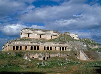 Utsikt over det arkeologiske stedet, 800-950 av Mayan Mayan