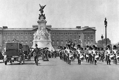 Vaktskifte, Buckingham Palace, London, 1926-1927 av McLeish