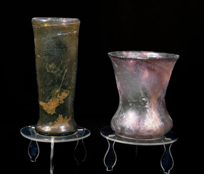 Barbarisk sivilisasjon: glasskopper fra merovingertiden. 6.-7. århundre. Strasbourg, arkeologisk museum i Palais Rohan av Merovingian