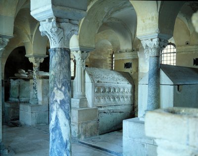 Merovingerkunst: utsikt over krypten til klosteret Jouarre. 7. århundre e.Kr. Not og mergel av Merovingian