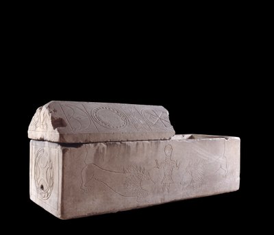 Merovingerkunst: sarkofagen fra Charenton på Cher dekorerer scener av Daniels martyrdød i løvehulen. 7. århundre. Bourges, bærmuseet av Merovingian
