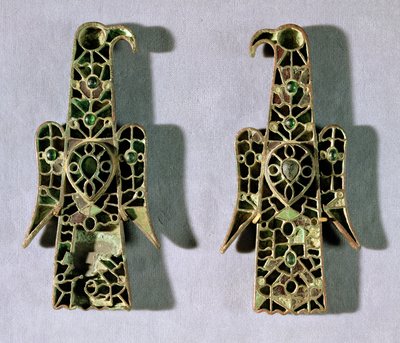 Et par ørnformede brosjer (metall og emalje) av Merovingian