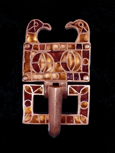 Juvel dekorert med fuglehoder (Frankrike) fra 600-tallet. Musée de Saint-Germain en Laye av Merovingian Merovingian