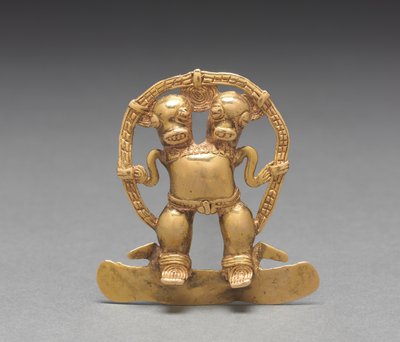 Dobbelthodet figuranheng, ca. 700-1550 (støpt og hamret gull) av Mesoamerican Mesoamerican