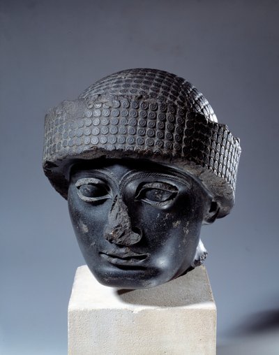 Mesopotamia: hode i dioritt uten inskripsjon av Gudea, guvernør i byen Lagash. Omtrent 2120 f.Kr. Nysumerisk periode (ca. 2150-2000 f.Kr.). Paris, Louvre-museet av Mesopotamian Mesopotamian