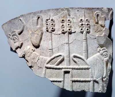 Mesopotamia: relieffstallscene på et fragment av vase skåret i stil med Uruk. Region Sumer. 3300 f.Kr. Paris, Louvre-museet av Mesopotamian School