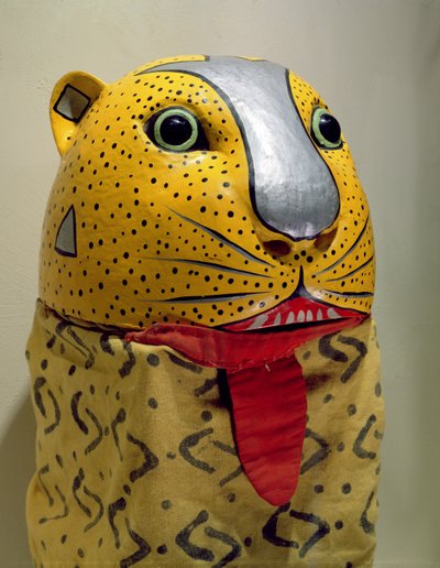 Maske av Jaguar (malt tre og stoff) av Mexican School
