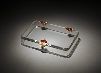 Sigarettetui, House of Fabergé, ca. 1895-1910 (bergkrystall, emalje, gull, safir, diamant) av Michael Evlampievich Perkhin