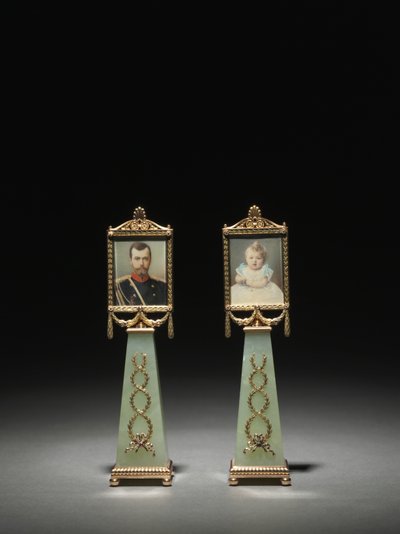 Innrammede miniatyrer: Portrett av tsar Nicholas II og portrett av storhertuginne Olga, firmaet til Peter Carl Fabergé av Michael Evlampievich Perkhin