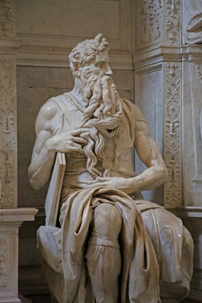 Detalj av Moses fra graven til Julius II, marmor fra 1515 av Michelangelo Buonarroti