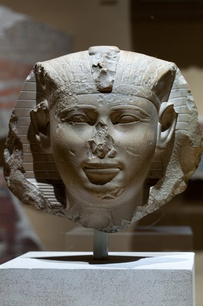 Overhode for en konge, muligens Seankhkare Mentuhotep III, ca. 2000–1988 f.Kr. (kalkstein) av Middle Kingdom Egyptian