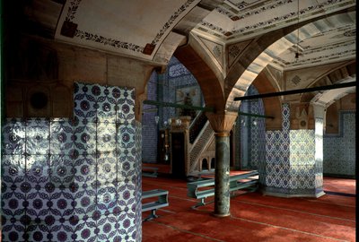 Innvendig utsikt over Rustem Pasha-moskeen (1560-1564) av Mimar Sinan