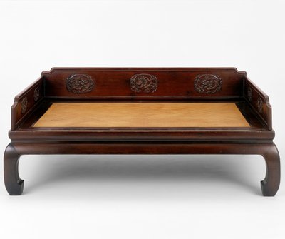 Sovesofa (tre) av Ming Dynasty Chinese School