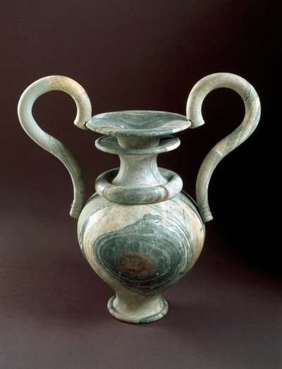 Minoisk kunst: vase med tilbedelse i marmor. 1450 f.Kr. Fra et lustralt basseng i Zakros, Kreta Dim. 79 cm Heraklion, nasjonalt arkeologisk museum - Minoisk kunst: kultamfora med volutterhåndtak av åremarmor, fra et lustralt basseng ved Zakros, Kreta. 79 c av Minoan
