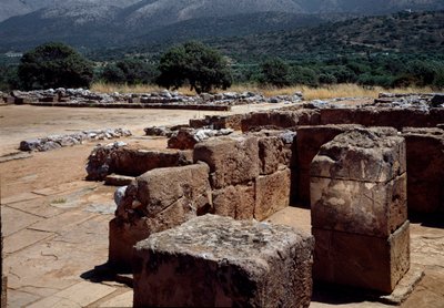 Minoisk sivilisasjon: utsikt over ruinene av Palace of Malia (eller Mallia) rundt 2000 f.Kr. av Minoan