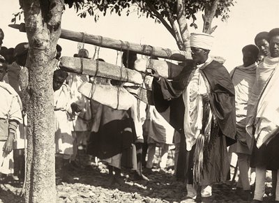 Building an Empire i den fascistiske tidsalderen: Abyssinian bells, 09/05/1936 (s/hvitt-bilde) av Modestino Baldinetti