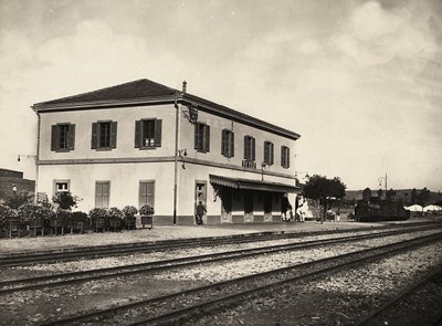 Building an Empire i den fascistiske tidsalderen: Jernbanestasjonen i Asmara, 09.05.1936 (s/hvitt-bilde) av Modestino Baldinetti