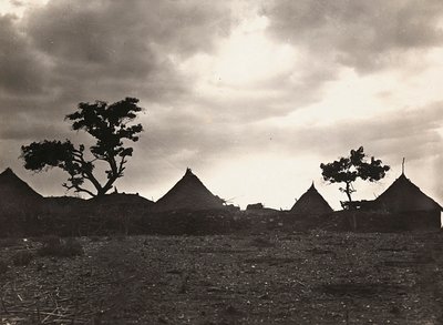 Bygge et imperium i den fascistiske tidsalderen: solnedgang ved Mai Zaghenà, 09.05.1936 (s/hvitt-bilde) av Modestino Baldinetti
