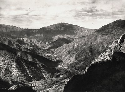 Bygge et imperium i den fascistiske tidsalderen: Dorfu-dalen, 09.05.1936 (s/hvitt-bilde) av Modestino Baldinetti