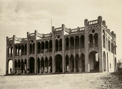 Bygge et imperium i den fascistiske tidsalderen: politistasjonen i Agordat, 09.05.1936 (s/hvitt-bilde) av Modestino Baldinetti
