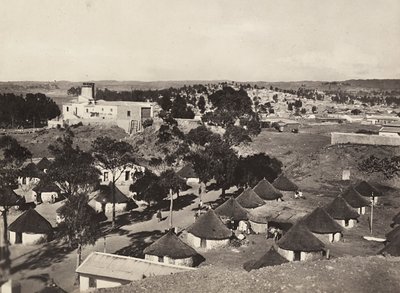 "Building an Empire" i den fascistiske tidsalderen: urbefolkningen i Asmara, 09.05.1936 (s/hvitt-bilde) av Modestino Baldinetti