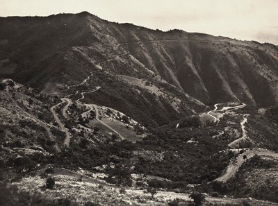 Bygge et imperium i den fascistiske tidsalderen: veien på Massaua-Asmara-åsene, 09.05.1936 (s/hvitt-bilde) av Modestino Baldinetti