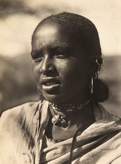 Building an Empire i den fascistiske tidsalderen: ung abyssinisk jente, 09.05.1936 (s/hvitt-bilde) av Modestino Baldinetti