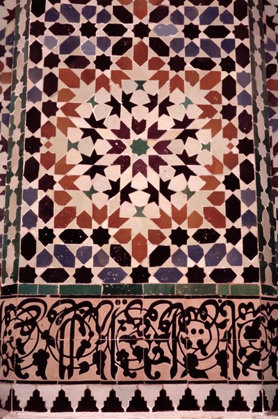 Den nedre veggen til hovedgårdsplassen, bygget av saadierne i 1565 (zellij-flisverk) (detalj av 186515) av Moroccan School