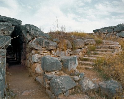Mykensk kunst: dekket passasje av den mykenske citadellet, byen Tiryns, rundt 1200 f.Kr. Hellas av Mycenaean