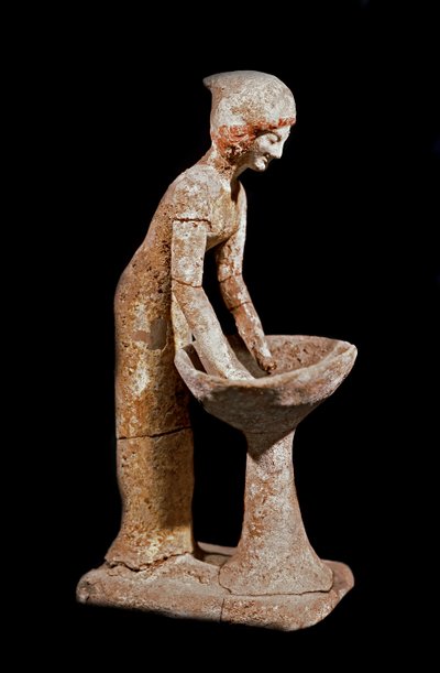 Mykensk kunst: figur av kvinne som titter på mel. 1500-tallet f.Kr. Strasbourg, arkeologisk museum av Mycenaean