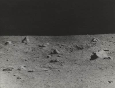 [Lunar Surface fotografert av Surveyor V], 1967. av NASA Images