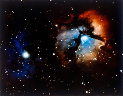 Trifid-tåken i stjernebildet Skytten. av NASA Images