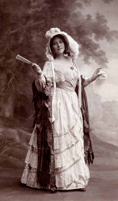 Fotografering i «Little albums for laughs numbero 1. Parisian follies» av Nadar