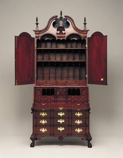 Skrivebord og bokhylle, ca. 1770-76 (mahogni, sørlig gul furu, østlig hvit furu, gul poppel og messing) av Nathaniel Gould