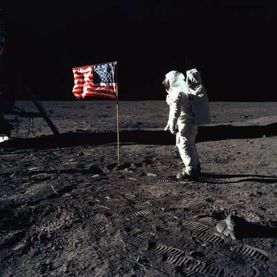 Buzz Aldrin og det amerikanske flagget på månen, 1969. av Neil Armstrong