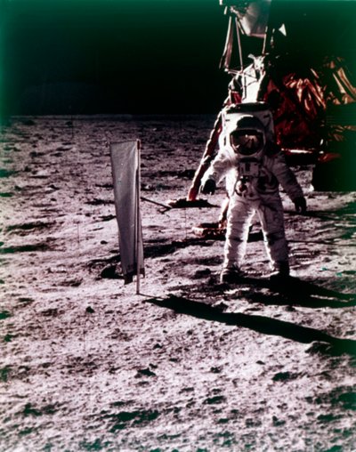 Buzz Aldrin deploys solar wind collector on the surface of the Moon, Apollo 11 mission, July 1969.     1162595   no       norwegian Successfully Translated  Original: Apollo Flaying Marsyas Translat: Apollo Flaying Marsyas 1232398 no norwegian Successfully av Neil Armstrong