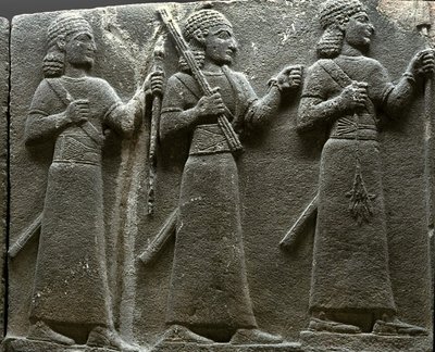 Relieff som viser hettittiske domstolstjenestemenn, fra Tyrkia-stein av Neo Hittite
