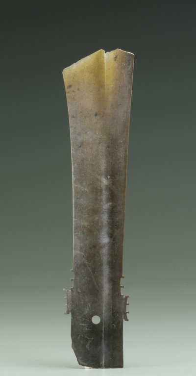 Gaffelmeisel (zhang), Qijia-kultur, ca. 2500-2000 f.Kr. (jade) av Neolithic Period Chinese School