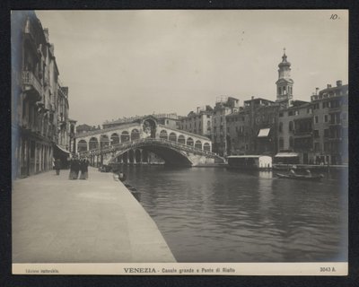 Utsikt over Rialtobroen i Venezia Venezia - Canale grande e Ponte di Rialto (tittel på objekt) av Neue Photographische Gesellschaft