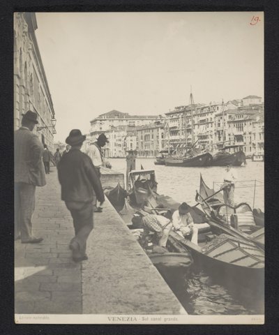 Gondoler langs Canal Grande i Venezia Venezia - Sul canal grande (tittel på objekt) av Neue Photographische Gesellschaft