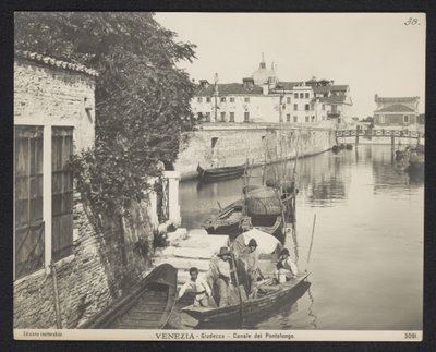 Kanaal te Venetië Venezia - Giudecca - Pontelungo-kanalen (tittel på objekt) av Neue Photographische Gesellschaft