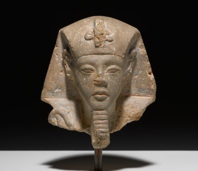 Hode fra en Shabti av Akhensten, ca. 1352-1336 f.Kr. (kalkstein) av New Kingdom Egyptian