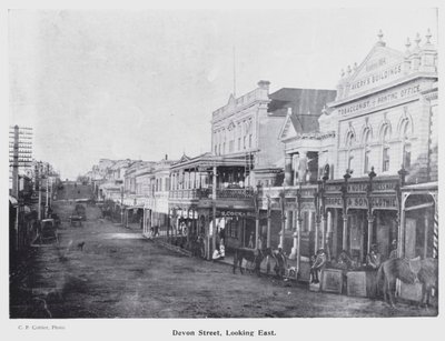 New Plymouth, New Zealand: Devon Street, Looking East (s/hvitt-bilde) av New Zealand Photographer